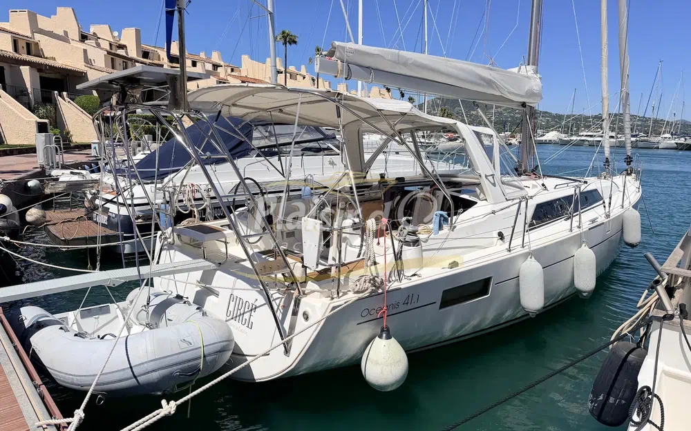 slider 1 Beneteau Oceanis 411