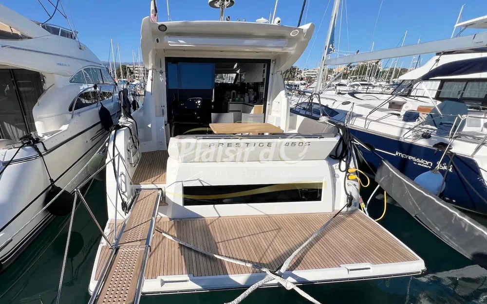 slider 1 Prestige Yachts 460 S