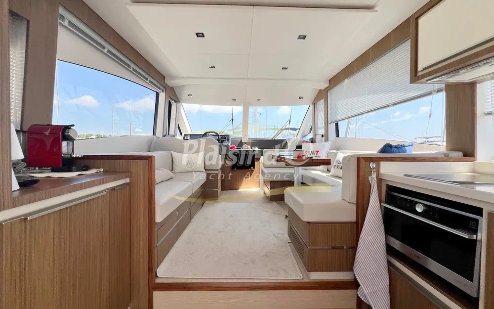slider 9 Cayman F520