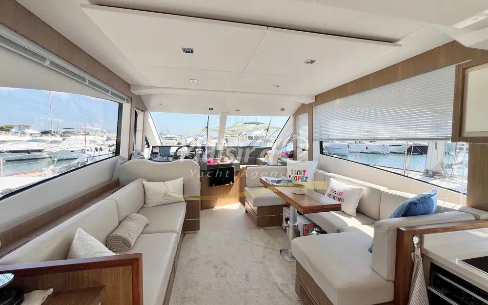 slider 3 Cayman F520