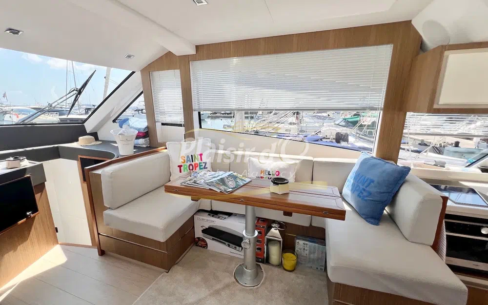slider 4 Cayman F520