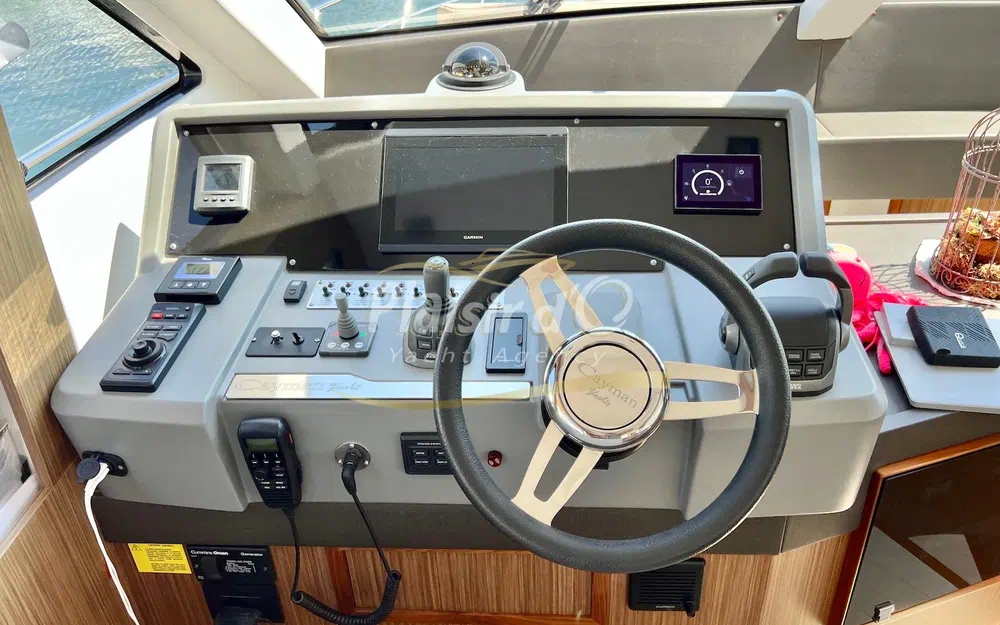 slider 5 Cayman F520