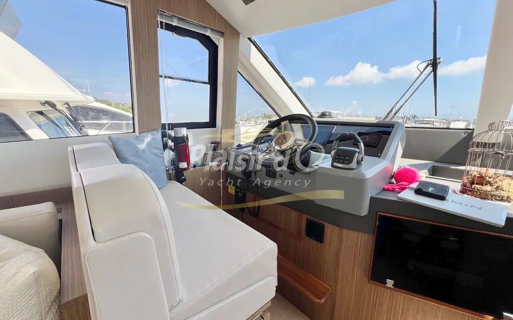 slider 6 Cayman F520