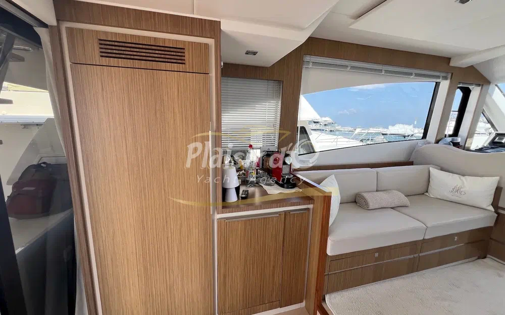 slider 8 Cayman F520