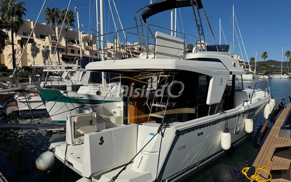 slider 1 Beneteau Swift Trawler 35