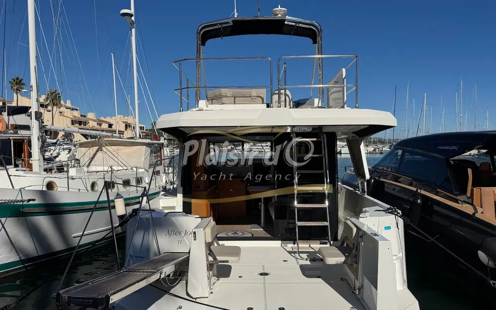 slider 2 Beneteau Swift Trawler 35