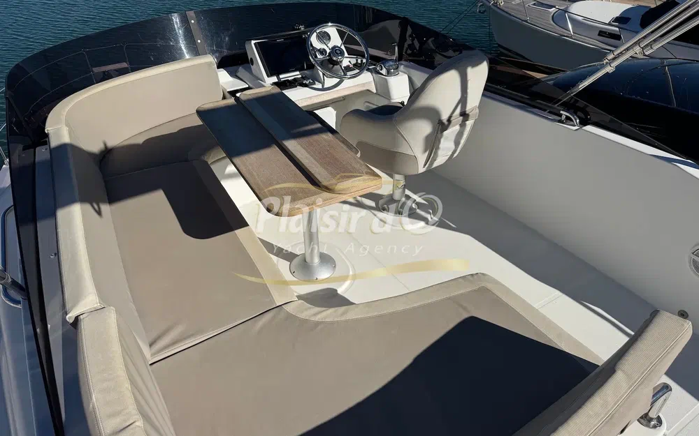 slider 7 Beneteau Swift Trawler 35