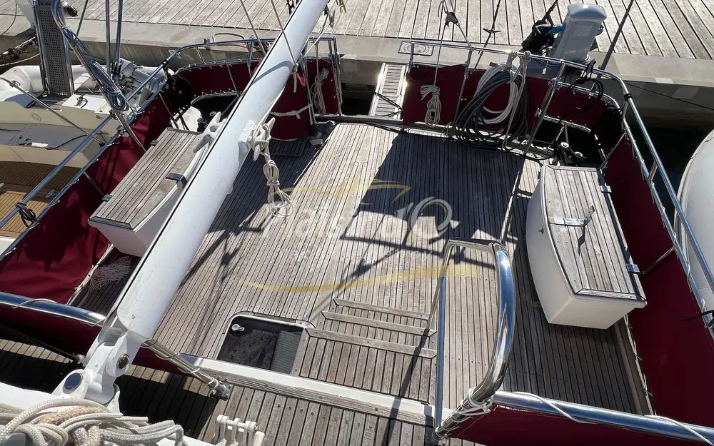 slider 9 Grand Banks 42