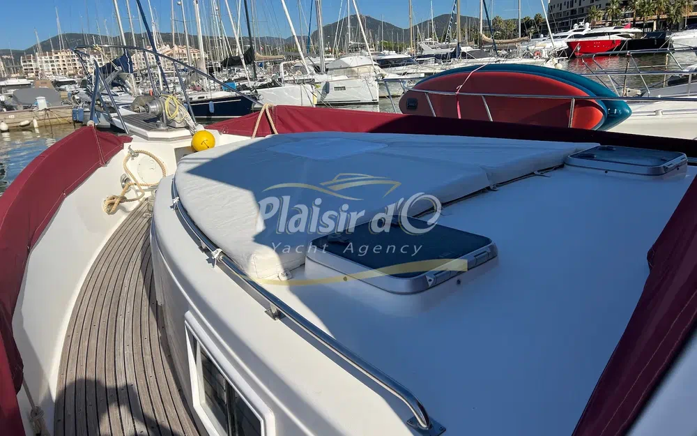 slider 13 Grand Banks 42