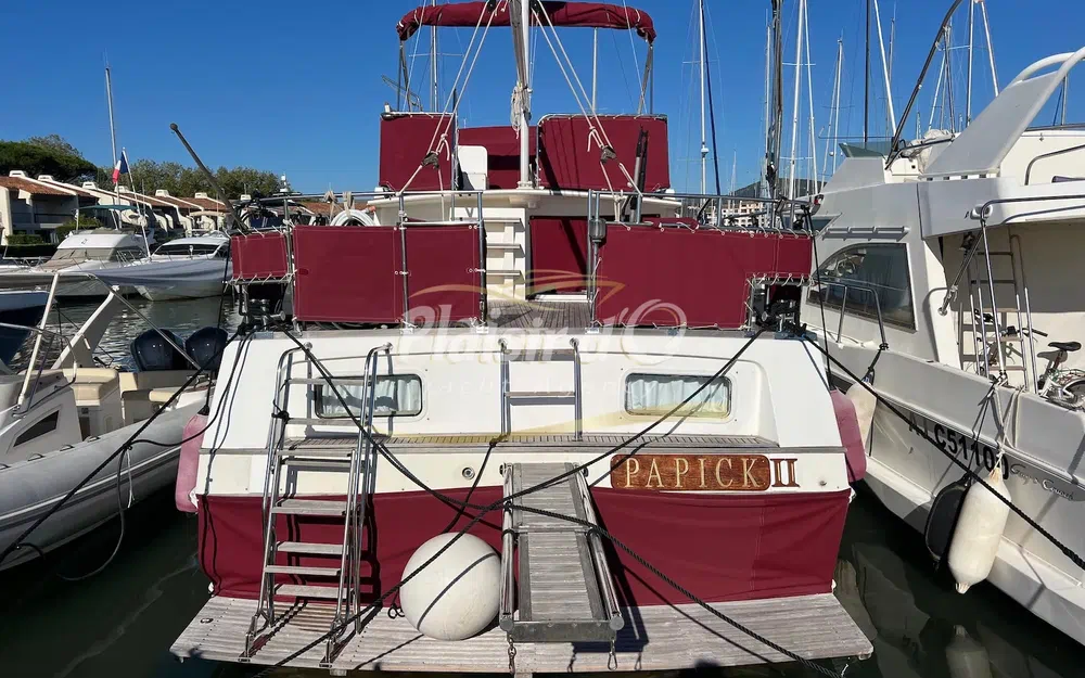 slider 1 Grand Banks 42
