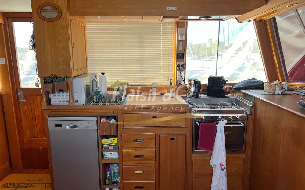 slider 19 Grand Banks 42