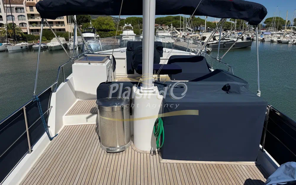 slider 12 Grand Banks 52 Europa