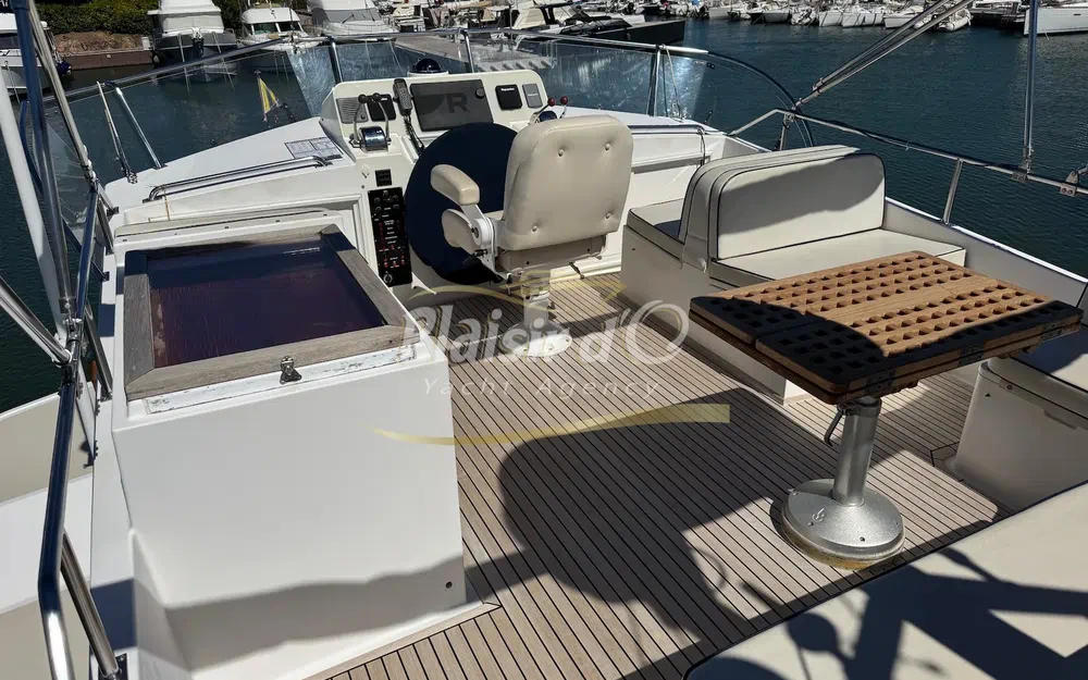 slider 16 Grand Banks 52 Europa