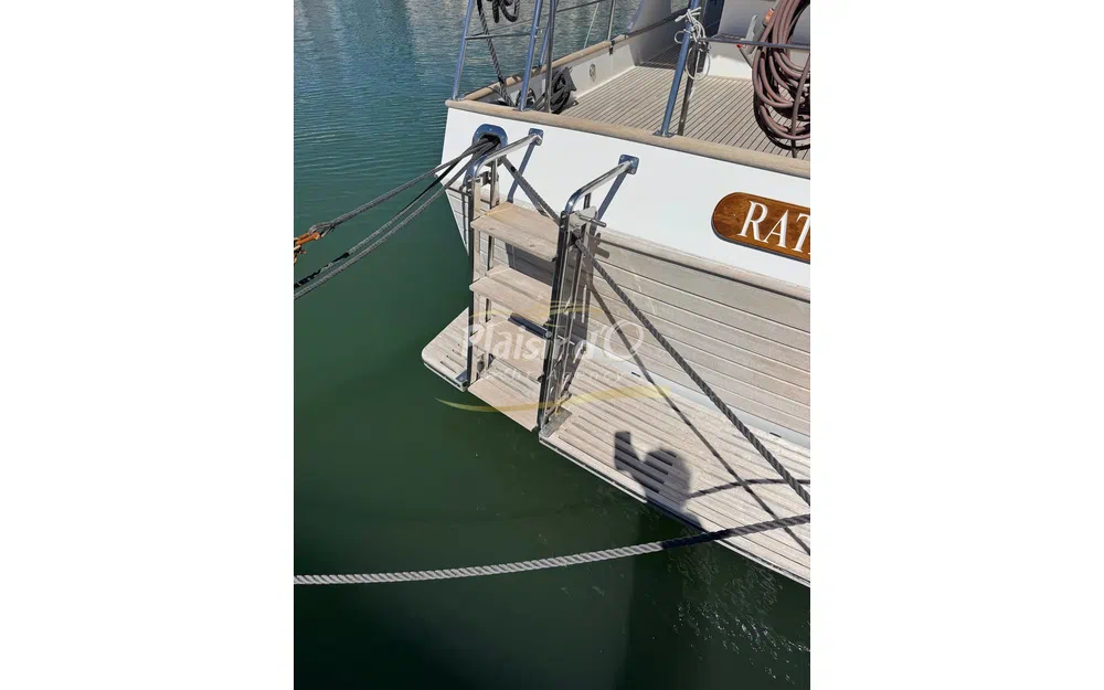 slider 24 Grand Banks 52 Europa