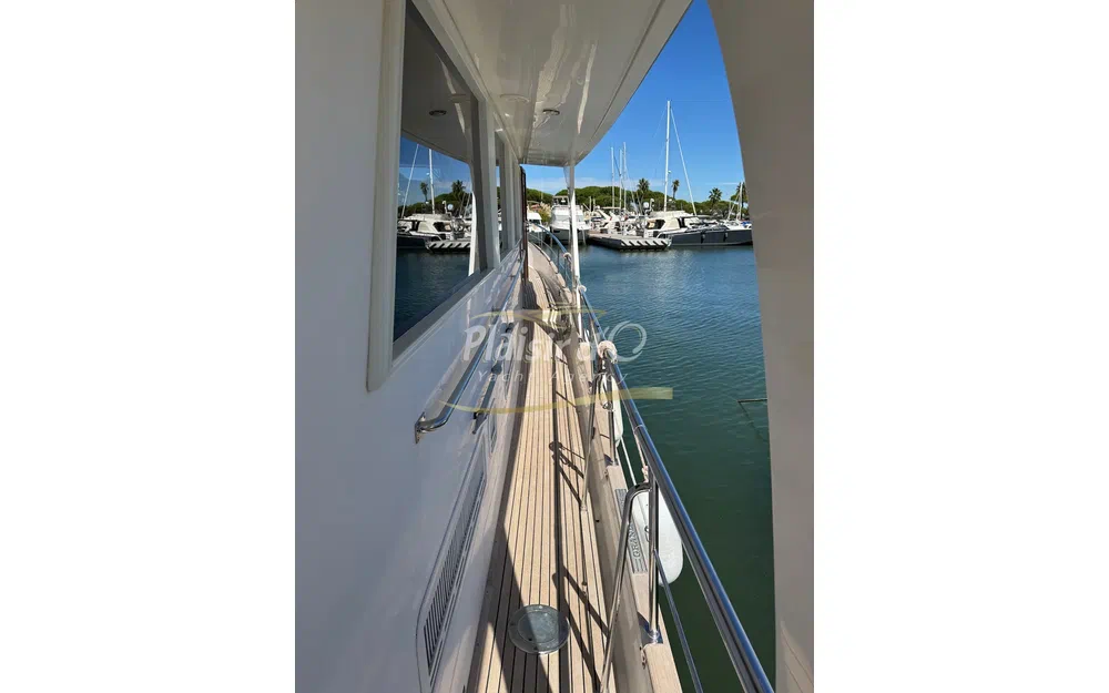 slider 26 Grand Banks 52 Europa