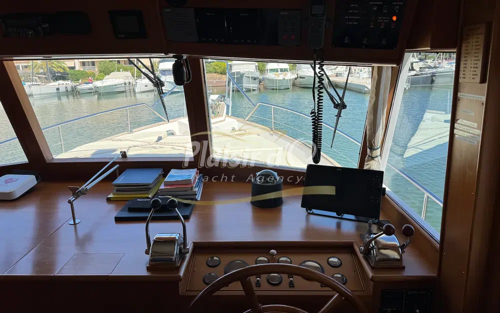 slider 29 Grand Banks 52 Europa