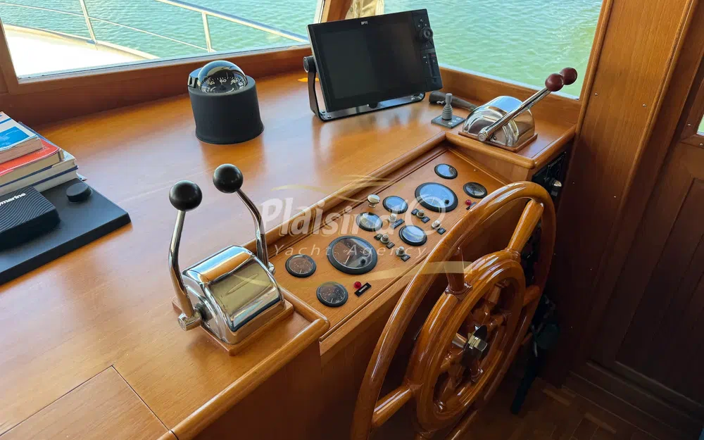slider 30 Grand Banks 52 Europa
