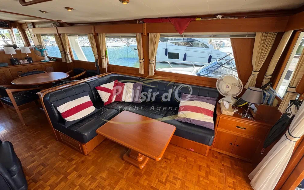 slider 35 Grand Banks 52 Europa
