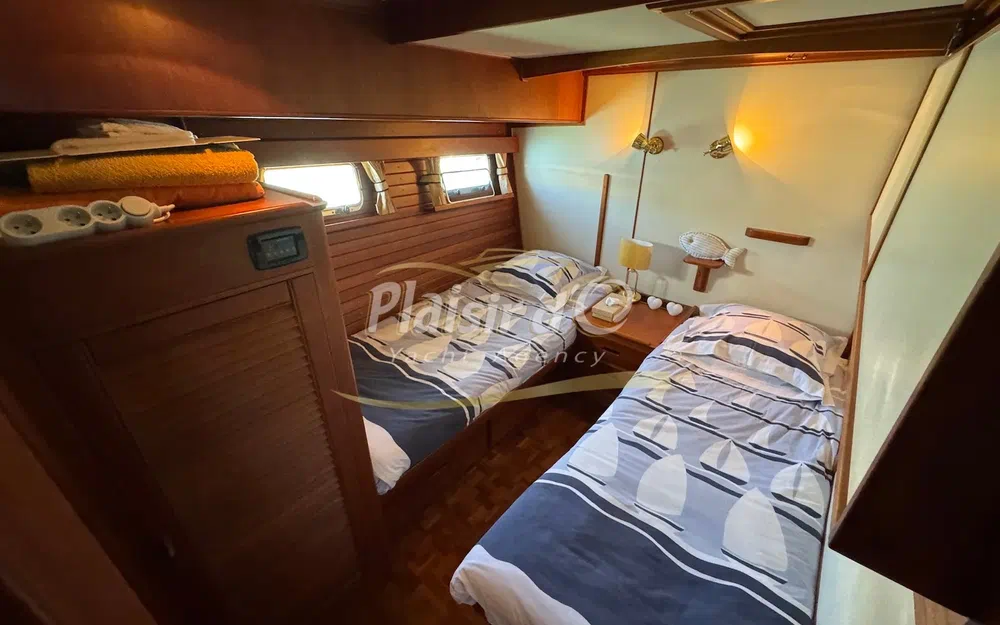 slider 48 Grand Banks 52 Europa