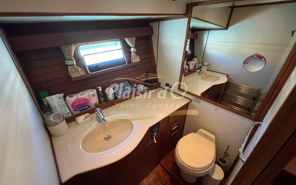slider 54 Grand Banks 52 Europa