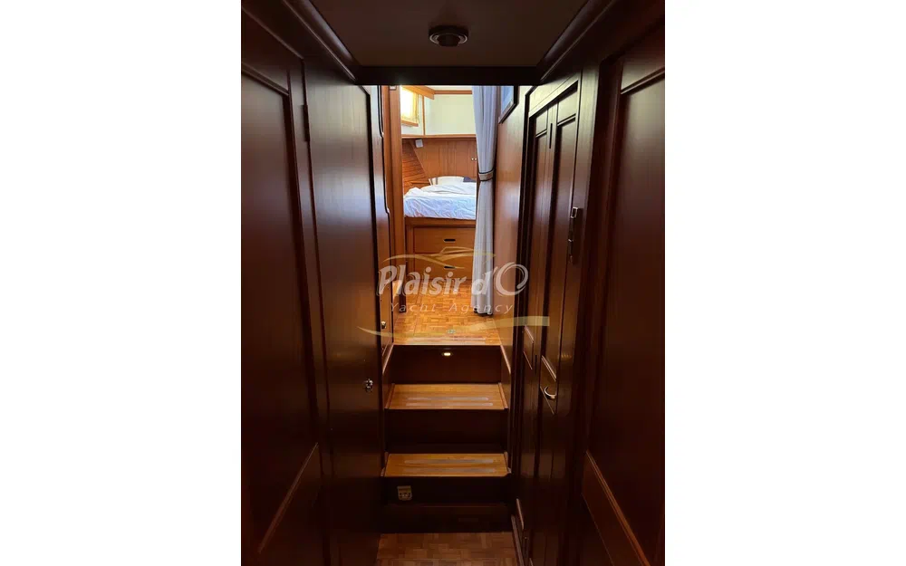 slider 55 Grand Banks 52 Europa