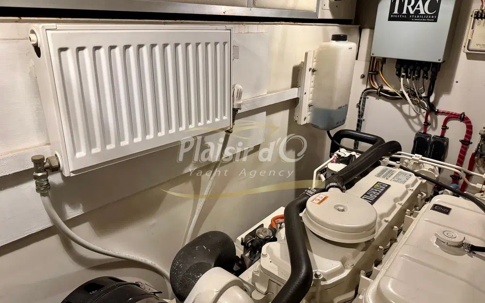 slider 66 Grand Banks 52 Europa
