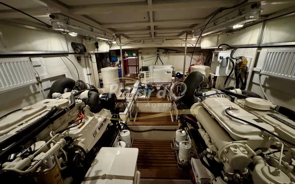 slider 71 Grand Banks 52 Europa