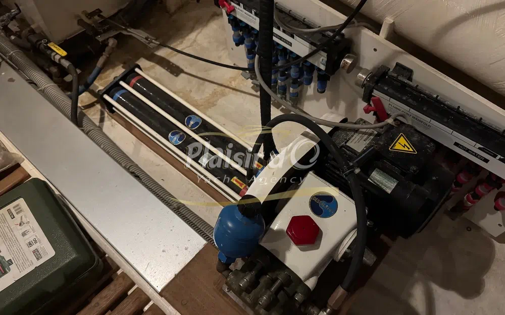 slider 76 Grand Banks 52 Europa