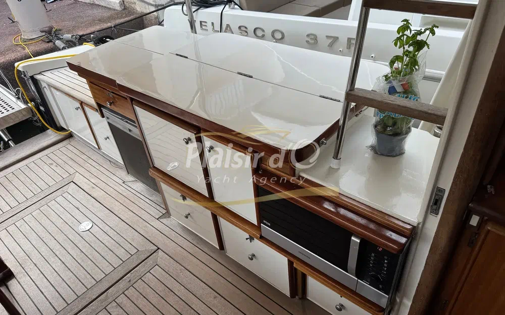 slider 11 Amateur Trawler