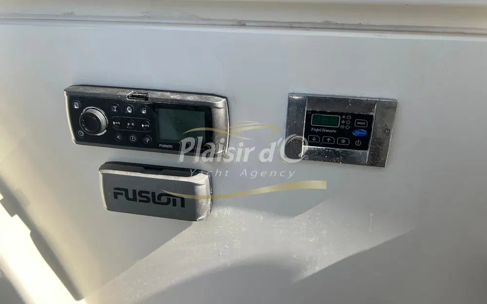slider 24 Azimut Atlantis 58