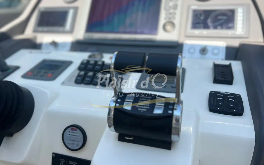 slider 27 Azimut Atlantis 58