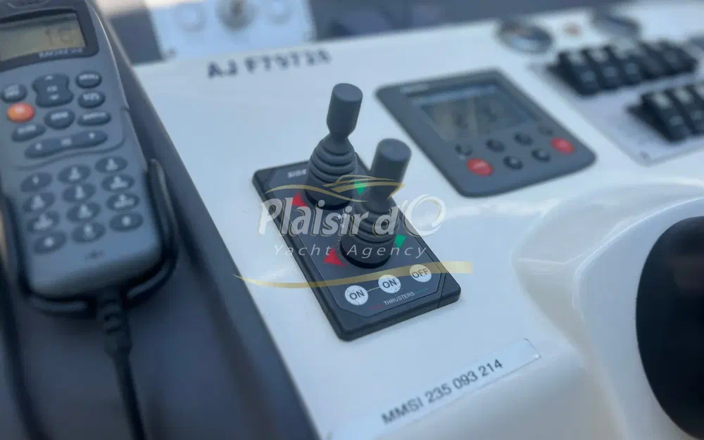 slider 28 Azimut Atlantis 58