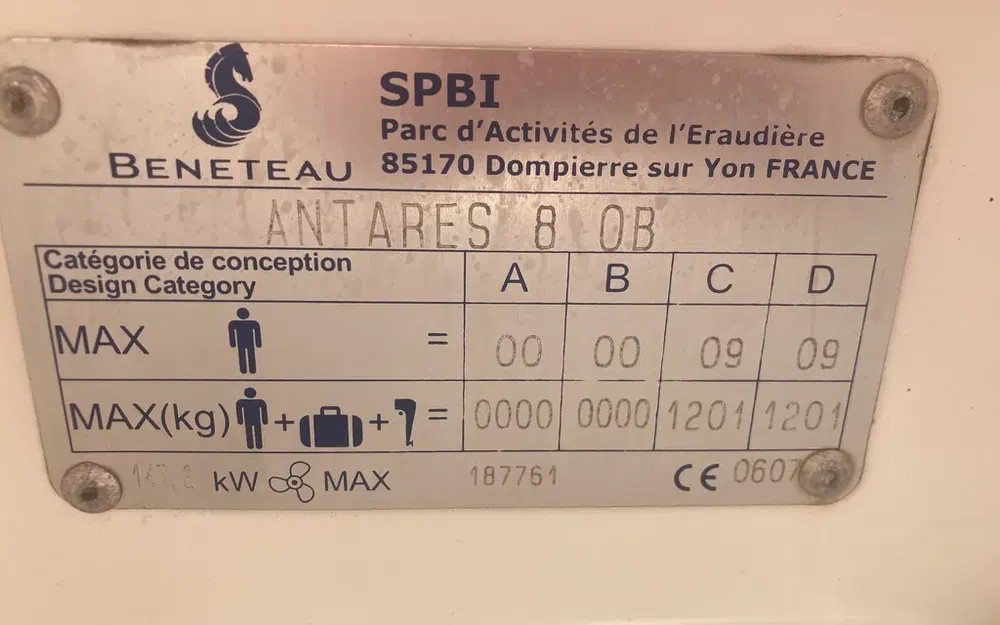 slider 32 Beneteau Antares 8 OB