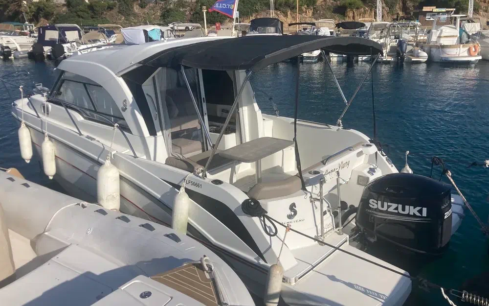 slider 0 Beneteau Antares 8 OB