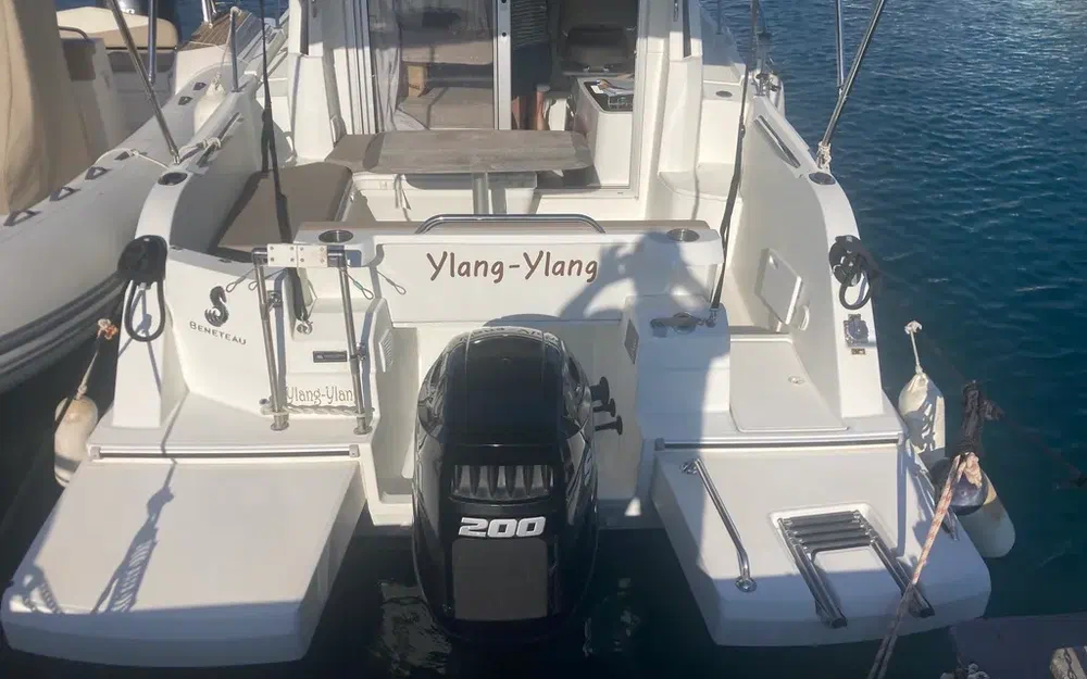 slider 2 Beneteau Antares 8 OB