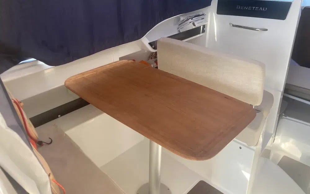 slider 23 Beneteau Antares 8 OB