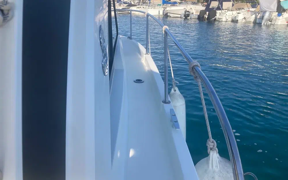slider 13 Beneteau Antares 8 OB
