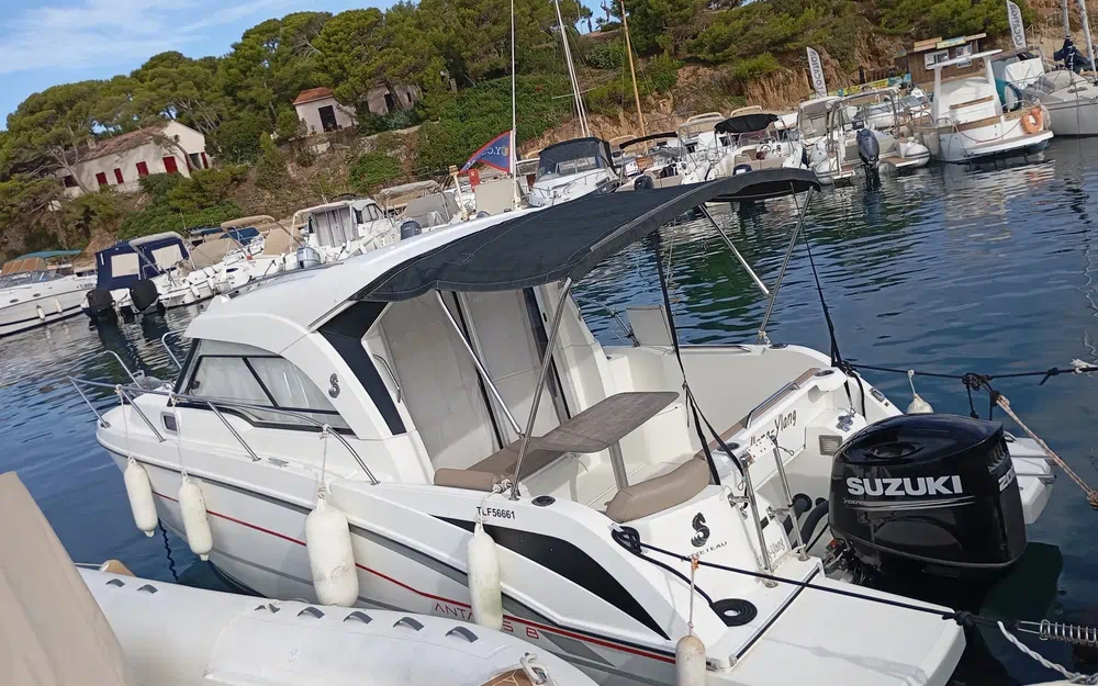 slider 0 Beneteau Antares 8 OB