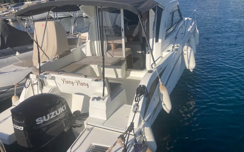 slider 1 Beneteau Antares 8 OB