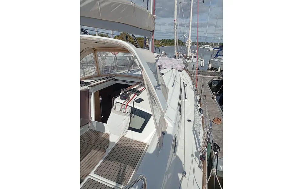slider 1 Beneteau Oceanis 38.1