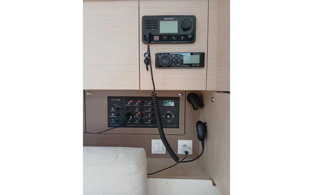 slider 21 Beneteau Oceanis 38.1