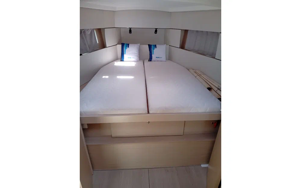 slider 23 Beneteau Oceanis 38.1