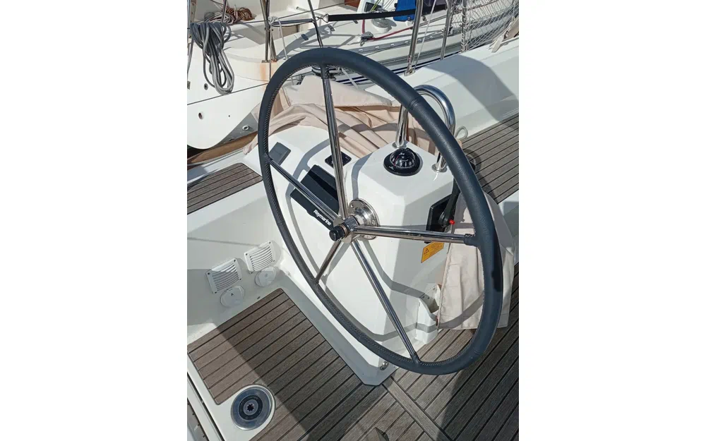 slider 4 Beneteau Oceanis 38.1