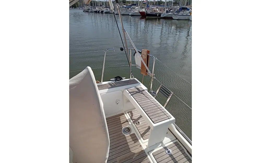 slider 6 Beneteau Oceanis 38.1