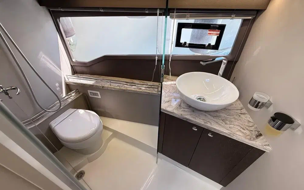 slider 9 Galeon 400 Fly