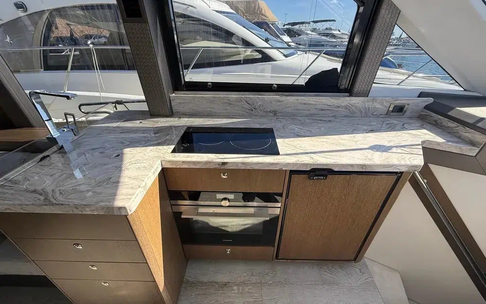 slider 14 Galeon 400 Fly