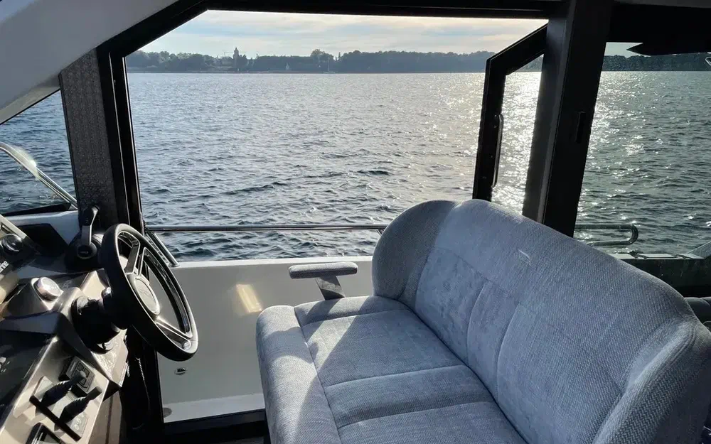 slider 8 Galeon 400 Fly