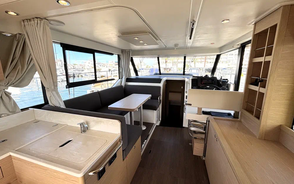 slider 9 Beneteau Swift Trawler 41 Fly