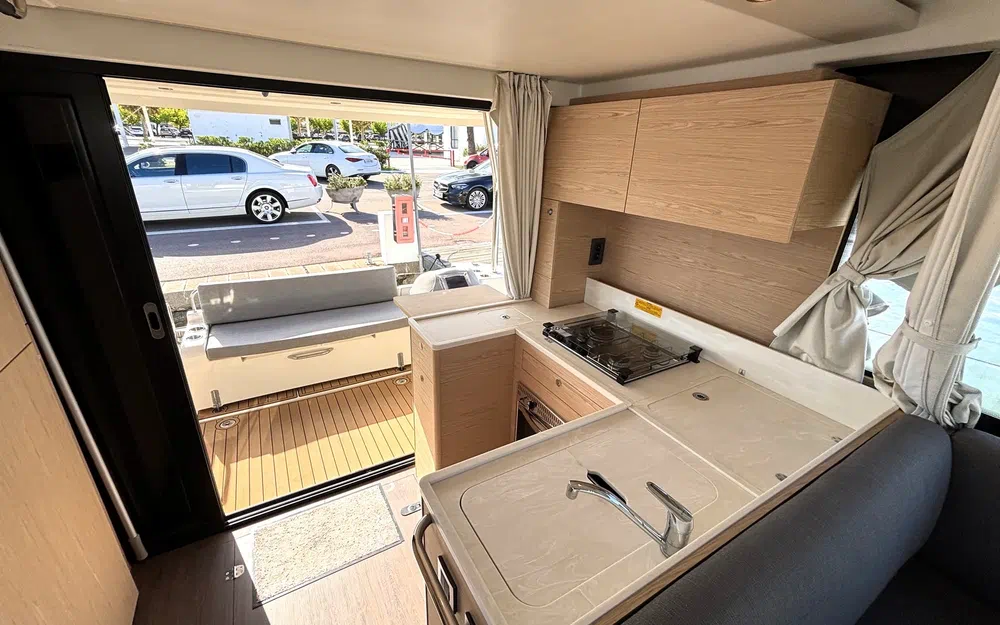 slider 10 Beneteau Swift Trawler 41 Fly