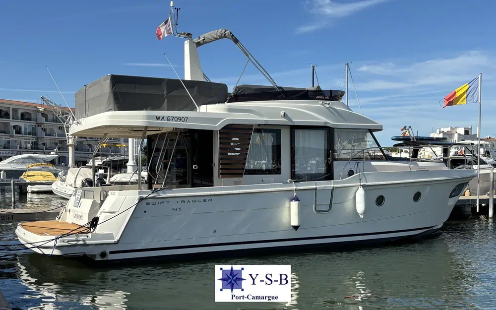 slider 0 Beneteau Swift Trawler 41 Fly